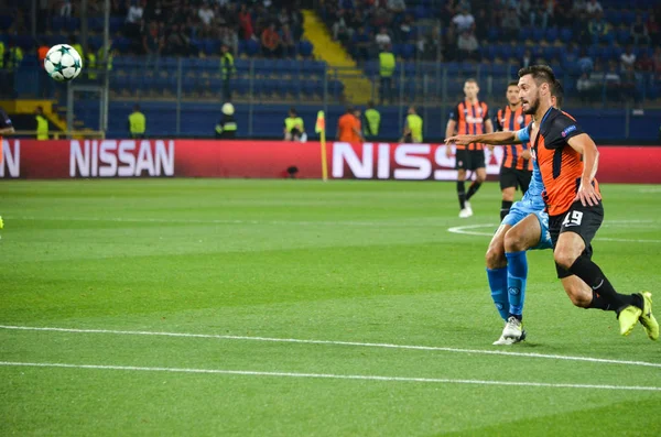 Football-speler tijdens de Uefa Champions League match tussen Shakhtar versus Ssc Napoli — Stockfoto