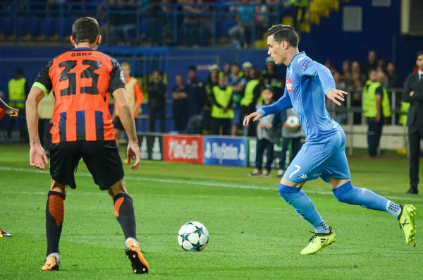 Football-speler tijdens de Uefa Champions League match tussen Shakhtar versus Ssc Napoli — Stockfoto