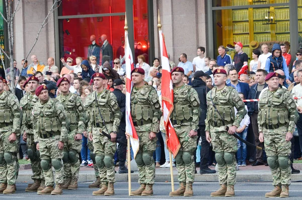 Ukrayna'nın Bağımsızlık Günü vesilesiyle Mart'ta yabancı devletlerin askerlik