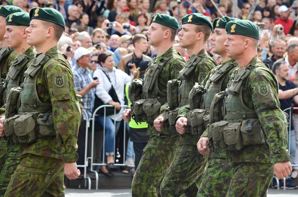 Ukrayna'nın Bağımsızlık Günü vesilesiyle Mart'ta yabancı devletlerin askerlik