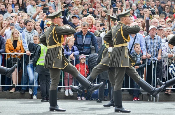 Servicemen of foreign states on the march on the occasion of Independence day of Ukraine — Stock Photo, Image