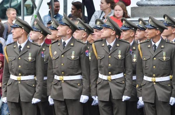 Servicemen of foreign states on the march on the occasion of Independence day of Ukraine — Stock Photo, Image