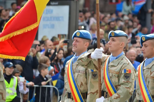 Servicemen of foreign states on the march on the occasion of Independence day of Ukraine — Stock Photo, Image