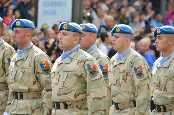 Soldaten ausländischer Staaten auf dem Marsch anlässlich des Unabhängigkeitstages der Ukraine — Stockfoto