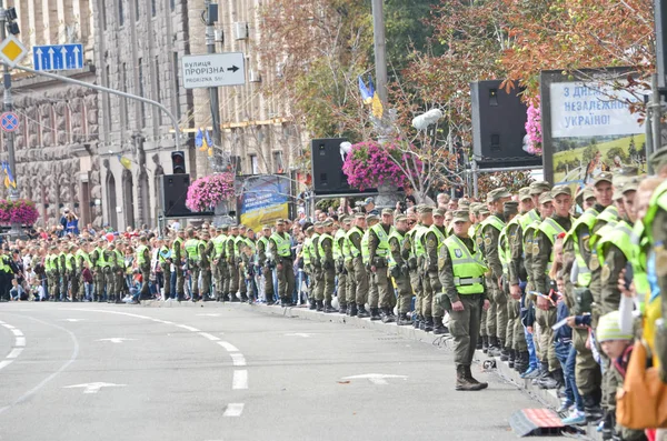 Ukrayna'nın Bağımsızlık Günü vesilesiyle Mart'ta yabancı devletlerin askerlik