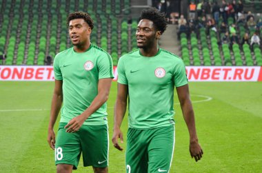 Krasnodar, Rusya - 14 Kasım 2017: Alex Iwobi (L) sırasında bir f