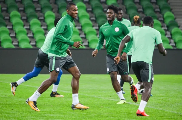 KRASNODAR, RUSIA - 14 de noviembre de 2017: Entrenamiento del fútbol — Foto de Stock