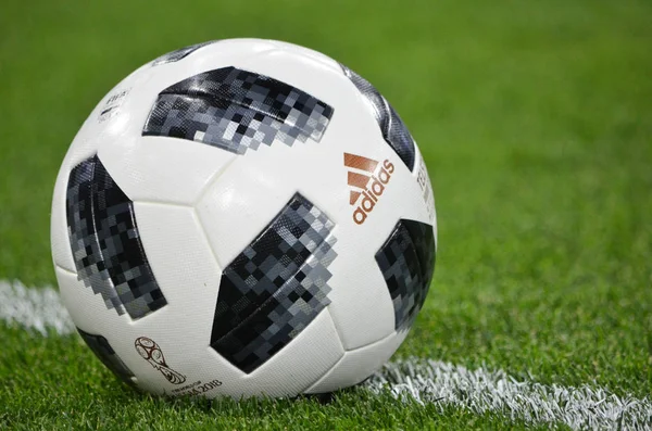 Krasnodar, Rusya - 14 Kasım 2017: Resmi top Telstar