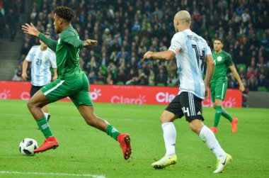 Krasnodar, Rusya - 14 Kasım 2017: Alex Iwobi (L) sırasında bir f