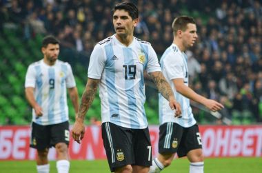 Krasnodar, Rusya - 14 Kasım 2017: Hiç Banega bir erkekte sırasında