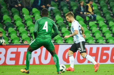 Krasnodar, Rusya - 14 Kasım 2017: Papu Gomez (R) sırasında bir f