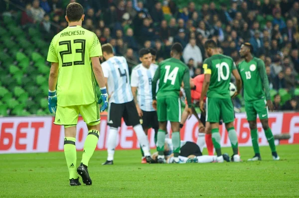 Krasnodar, Rusya - 14 Kasım 2017: Yaralı futbol oyuncu l