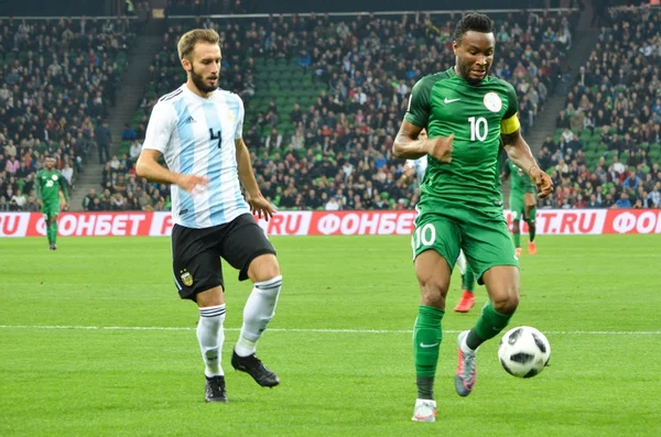 Krasnodar, Rusya - 14 Kasım 2017: John Mikel Obi (R) agains
