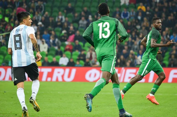 Krasnodar, Rusya - 14 Kasım 2017: Wilfred Ndidi (R) sırasında 