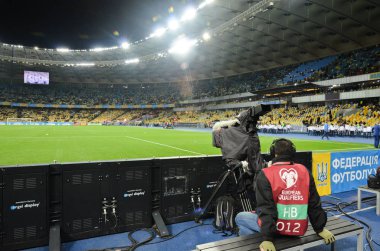 Kiev, Ukrayna - 09 Ekim 2017: Kameraman Durin'in oturuyor