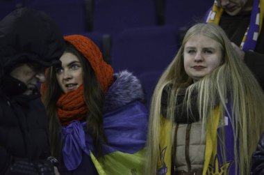 Kharkiv, Ukrayna - 15 Kasım 2016: Kız hayranları FRIEN sırasında