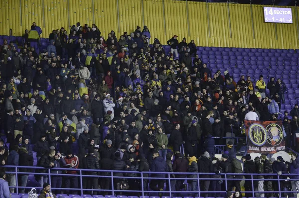 Kharkiv, UKRAINE - November 15, 2016: Supporters and fans suppor — Stock Photo, Image