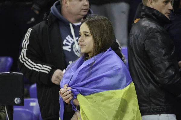 哈尔科夫, 乌克兰-2016年11月15日: 女球迷在朋友 — 图库照片