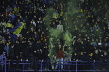 Kharkiv, Ukrayna - 15 Kasım 2016: smo renkli Ultras koşum