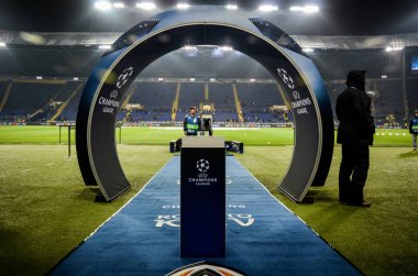 Kharkiv, Ukrayna - 21 Şubat 2018: Görünüm stadyum çıkışında tünel Uefa Şampiyonlar Ligi maç sırasında oyuncular için arada Shakhtar Donetsk vs olarak Roma Osk Metalist Stadyumu'nda, Ukrayna