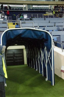 Kharkiv, Ukrayna - 21 Şubat 2018: Görünüm stadyum çıkışında tünel Uefa Şampiyonlar Ligi maç sırasında oyuncular için arada Shakhtar Donetsk vs olarak Roma Osk Metalist Stadyumu'nda, Ukrayna