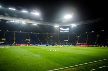 Kharkiv, Ukrayna - 21 Şubat 2018: Boş Stadyumu başlamadan önce Uefa Şampiyonlar Ligi yuvarlak 16 oyun Shakhtar Donetsk stadyum Osk Metalist Kharkiv, Ukrayna
