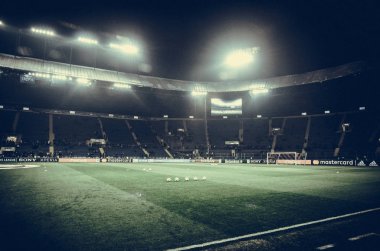 Kharkiv, Ukrayna - 21 Şubat 2018: Boş Stadyumu başlamadan önce Uefa Şampiyonlar Ligi yuvarlak 16 oyun Shakhtar Donetsk stadyum Osk Metalist Kharkiv, Ukrayna