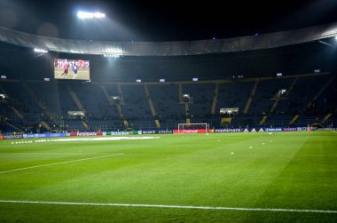 Kharkiv, Ukrayna - 21 Şubat 2018: Boş Stadyumu başlamadan önce Uefa Şampiyonlar Ligi yuvarlak 16 oyun Shakhtar Donetsk stadyum Osk Metalist Kharkiv, Ukrayna