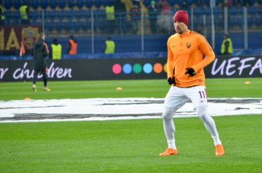 Kharkiv, Ukrayna - 21 Şubat 2018: Aleksandar Kolarov Shakhtar Donetsk rakip olarak Roma Osk Metalist Stadyumu'nda, Ukrayna arasında Uefa Şampiyonlar Ligi maç sırasında