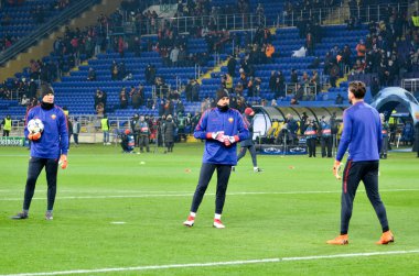 Kharkiv, Ukrayna - 21 Şubat 2018: Eğitim kaleci olarak Roma Shakhtar Donetsk rakip olarak Roma Osk Metalist Stadyumu'nda, Ukrayna arasında Uefa Şampiyonlar Ligi maç sırasında