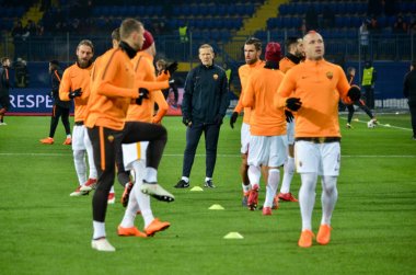 Kharkiv, Ukrayna - 21 Şubat 2018: Eğitim oyuncu olarak Roma Shakhtar Donetsk rakip olarak Roma, Ukrayna arasında Uefa Şampiyonlar Ligi maç sırasında