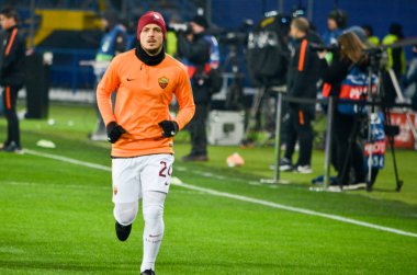 Kharkiv, Ukrayna - 21 Şubat 2018: Alessandro Florenzi Shakhtar Donetsk rakip olarak Roma Osk Metalist Stadyumu'nda, Ukrayna arasında Uefa Şampiyonlar Ligi maç sırasında