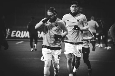 Kharkiv, Ukrayna - 21 Şubat 2018: Daniele De Rossi Shakhtar Donetsk rakip olarak Roma Osk Metalist Stadyumu'nda, Ukrayna arasında Uefa Şampiyonlar Ligi maç sırasında