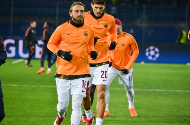 Kharkiv, Ukrayna - 21 Şubat 2018: Daniele De Rossi Shakhtar Donetsk rakip olarak Roma Osk Metalist Stadyumu'nda, Ukrayna arasında Uefa Şampiyonlar Ligi maç sırasında