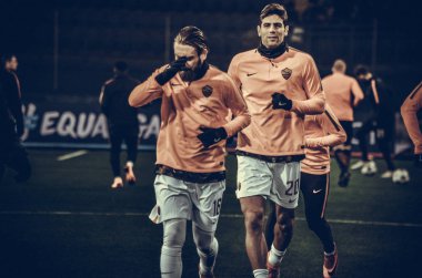 Kharkiv, Ukrayna - 21 Şubat 2018: Daniele De Rossi Shakhtar Donetsk rakip olarak Roma Osk Metalist Stadyumu'nda, Ukrayna arasında Uefa Şampiyonlar Ligi maç sırasında