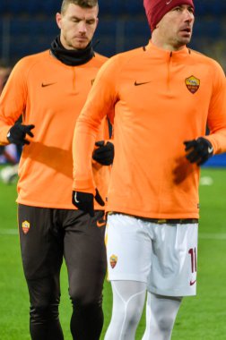 Kharkiv, Ukrayna - 21 Şubat 2018: Aleksandar Kolarov Shakhtar Donetsk rakip olarak Roma Osk Metalist Stadyumu'nda, Ukrayna arasında Uefa Şampiyonlar Ligi maç sırasında