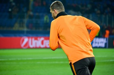 Kharkiv, Ukrayna - 21 Şubat 2018: Edin Dzeko Shakhtar Donetsk rakip olarak Roma, Ukrayna arasında Uefa Şampiyonlar Ligi maç sırasında