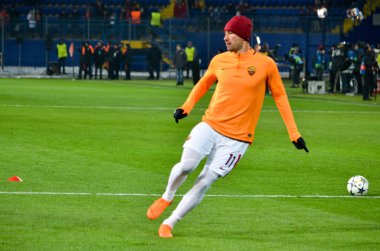 Kharkiv, Ukrayna - 21 Şubat 2018: Aleksandar Kolarov Shakhtar Donetsk rakip olarak Roma Osk Metalist Stadyumu'nda, Ukrayna arasında Uefa Şampiyonlar Ligi maç sırasında