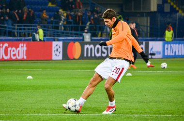 Kharkiv, Ukrayna - 21 Şubat 2018: Federico Fazio Shakhtar Donetsk rakip olarak Roma Osk Metalist Stadyumu'nda, Ukrayna arasında Uefa Şampiyonlar Ligi maç sırasında