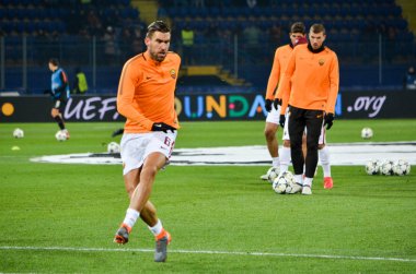 Kharkiv, Ukrayna - 21 Şubat 2018: Kevin Strootman Shakhtar Donetsk rakip olarak Roma Osk Metalist Stadyumu'nda, Ukrayna arasında Uefa Şampiyonlar Ligi maç sırasında