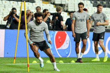 İstanbul, Türkiye - 14 Ağustos 2019: Türkiye 'nin Vodafone Arena kentindeki Vodafone Parkı' nda Liverpool ile Chelsea arasında oynanan Uefa Süper Kupası Finalleri öncesinde Muhammed Salah