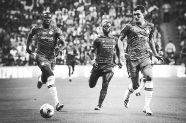 İstanbul, Türkiye - 14 Ağustos 2019: Kurt Zouma ve Sadio Mane, Liverpool ile Chelsea arasında Vodafone Arena, Türkiye 'deki Vodafone Park' ta oynanan Uefa Süper Kupası Finalleri sırasında