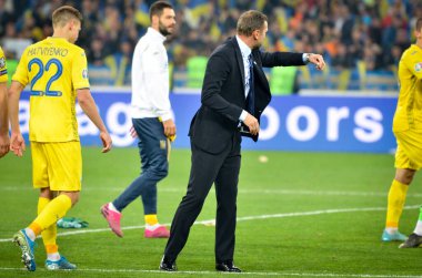 Kyiv, Ukrayna - 14 Ekim 2019: Ukrayna Milli Futbol Takımı ve Teknik Direktör Andriy Shevchenko Portekiz 'e karşı zaferini kutladı ve Euro 2020, Ukrayna