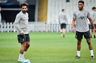 İstanbul, Türkiye - 14 Ağustos 2019: Türkiye 'nin Vodafone Arena kentindeki Vodafone Parkı' nda Liverpool ile Chelsea arasında oynanan Uefa Süper Kupası Finalleri öncesinde Muhammed Salah