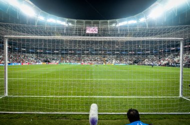 İstanbul, Türkiye - 14 Ağustos 2019: Vodafon Arena stadyumu, Türkiye 'nin Vodafon Arena kentindeki Vodafone Parkı' nda Liverpool ile Chelsea arasında oynanan Uefa Süper Kupa Finalleri maçında kapının arkasındaydı.