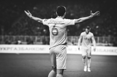 Kyiv, Ukrayna - 14 Ekim 2019: Uefa Euro 2020 ön eleme karşılaşmasında Taras Stepanenko oyuncusu ulusal takım Ukrayna ile Portekiz milli takımı Ukrayna arasında oynanan karşılaşma