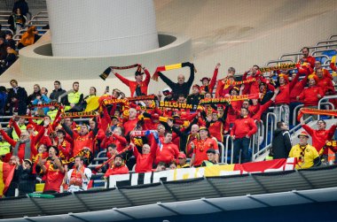 Saint-Petersburg, Rusya - 16 Kasım 2019: Tribünlerdeki Belçika milli takımı taraftarları Uefa Euro 2020 ön eleme karşılaşmasında takımı destekliyor, Rusya