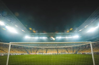 Lviv, Ukrayna - 28 Kasım 2019: Uefa Avrupa Ligi maçı sırasında stadyumun genel manzarası ve kapının arkasındaki stadyum manzarası, Ukrayna
