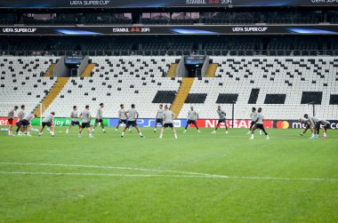 İstanbul, Türkiye - 14 Ağustos 2019: Liverpool futbolcuları Uefa Süper Kupası Finalleri öncesinde Vodafone Arena, Türkiye 'deki Vodafone Park' ta Liverpool ve Chelsea arasında oynanan karşılaşma öncesi antrenman oturumu