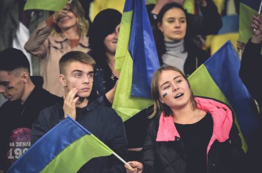 Kyiv, Ukrayna - 14 Ekim 2019: Ukraynalı taraftarlar Uefa Euro 2020 ön eleme karşılaşmasında Ukrayna ile Portekiz, Ukrayna arasında oynanan karşılaşmada stadyumda takımı destekliyorlar
